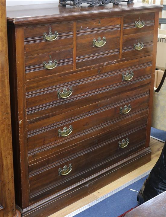 An Edwardian walnut chest of drawers W.122cm